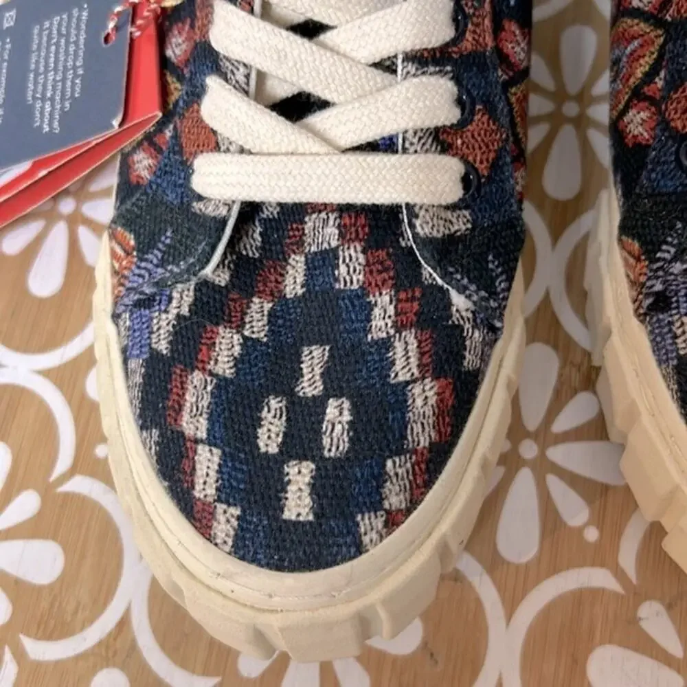NWT Farm Rio Annika floral tapestry faux fur lined platform sneakers
